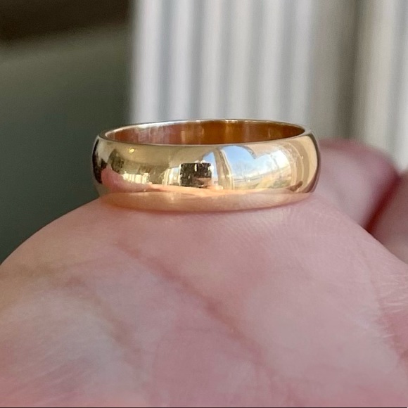 Vintage Jewelry - 10K solid gold dome ring